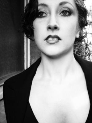 The Moon Grows Dimmer - Toby Leigh - auf - Array - The Moon Grows Dimmer - Toby Leigh - auf - Array -